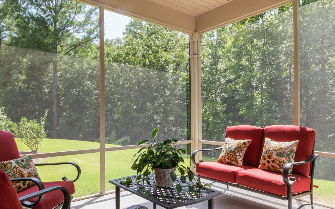 An example of screen rooms Lake City FL.