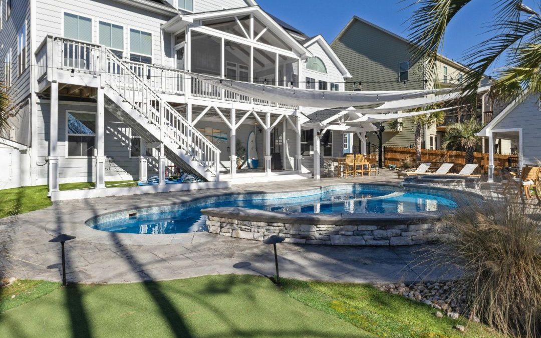An image of backyard renovation ideas north Florida represented by a nice home with a good outdoor area for entertaining.